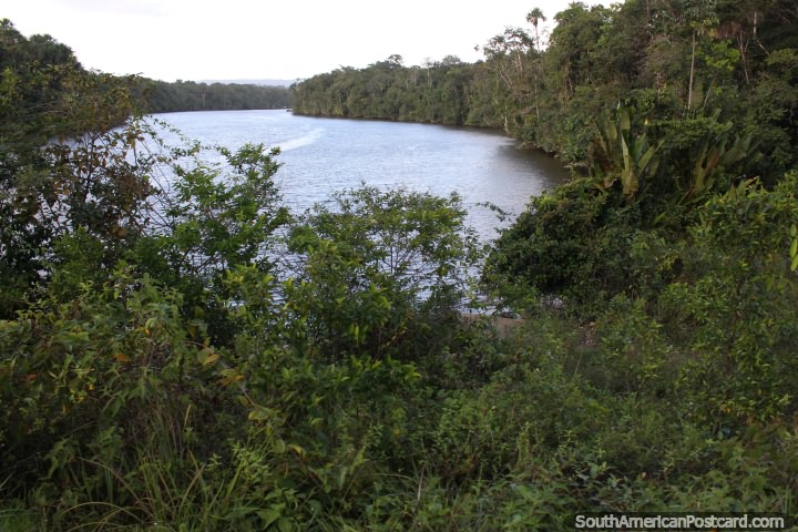 El segundo gran cruce del río por un puente entre Saint Georges y Cayenne, Guayana Francesa. (720x480px). Las 3 Guayanas, Sudamerica.
