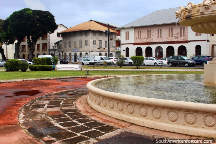 A área bonita em volta da Residência oficial dos administradores perto de Place des Palmistes em Cayenne, Guiana Francesa. (720x480px). As 3 Guianas, América do Sul.