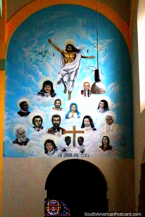 La Joie du Ciel, una pintura en la catedral de figuras importantes en Cayenne en la Guayana Francesa. (480x720px). Las 3 Guayanas, Sudamerica.