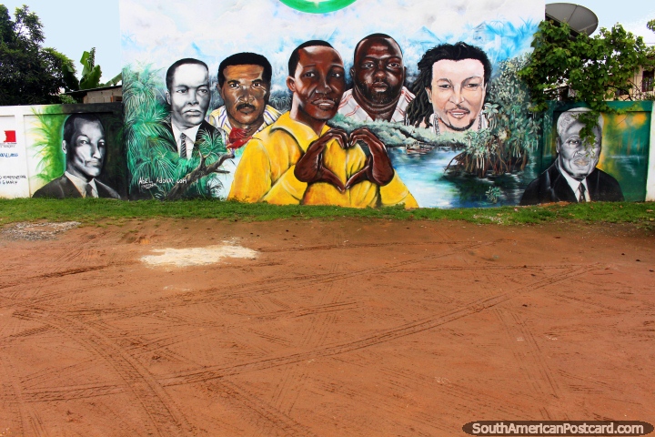Um mural de 5 homens por Abel Adonai (abeladonai.com) em Cayenne em Guiana Francesa. (720x480px). As 3 Guianas, América do Sul.