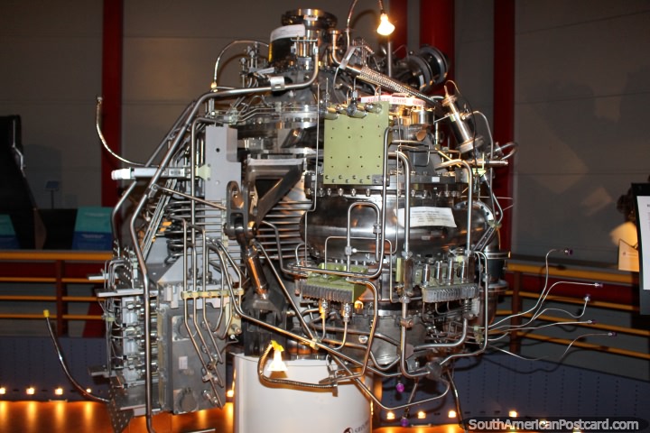 Un motor en la exhibicin en el museo centro espacial de Kourou, en la Guayana Francesa. (720x480px). Las 3 Guayanas, Sudamerica.