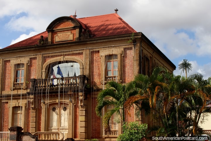 Banque da Guyane, o banco, belo edifïcio histórico em Saint Laurent du Maroni em Guiana Francesa. (720x480px). As 3 Guianas, América do Sul.