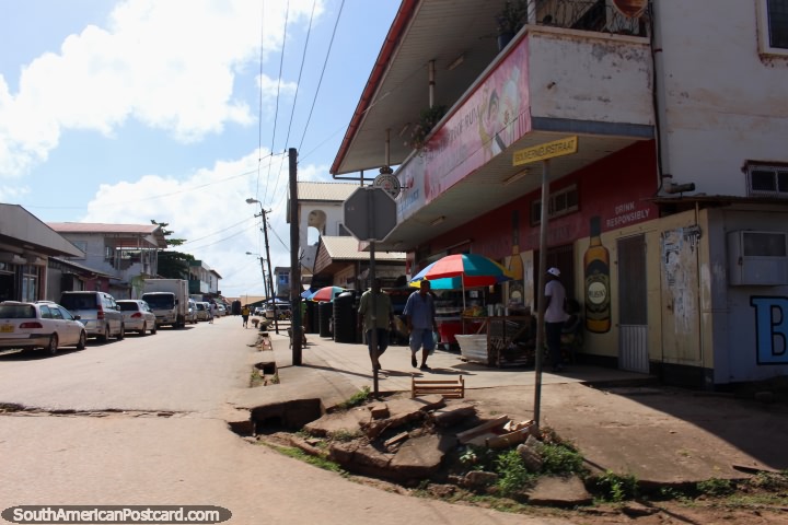 As ruas de Albina no Suriname. (720x480px). As 3 Guianas, América do Sul.