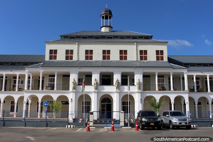 Hospital St. Vincentius Ziekenhuis in Paramaribo with arches, columns and 4 statues, Suriname. (720x480px). The 3 Guianas, South America.