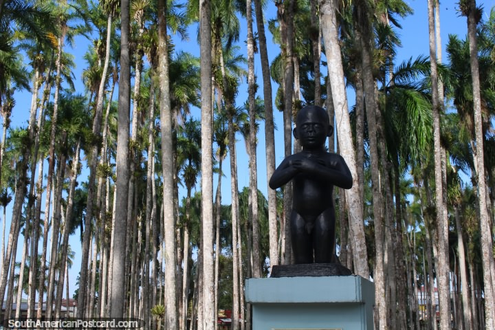 Esttua de uma pessoa pequena no parque Palmentuin em Paramaribo no Suriname. (720x480px). As 3 Guianas, Amrica do Sul.