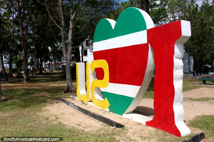 Amo Suriname, el monumento colorido en Paramaribo, Surinam. (720x480px). Las 3 Guayanas, Sudamerica.