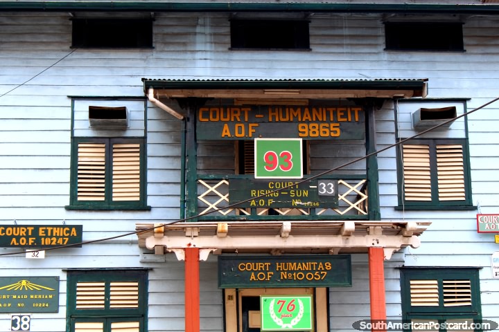 Tribunal Humaniteit, um velho palácio de justiça de madeira em Paramaribo, Suriname. (720x480px). As 3 Guianas, América do Sul.
