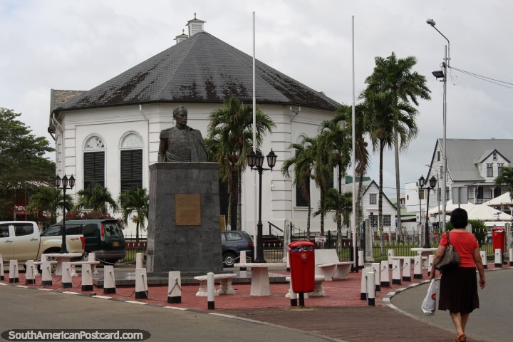 Centrumkerk, una iglesia blanca octogonal construido en 1833 en Paramaribo, Surinam. (720x480px). Las 3 Guayanas, Sudamerica.