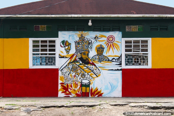 Um mural de Kingston a Jamaica em um lado do edifïcio em Georgetown, Guiana. (720x480px). As 3 Guianas, América do Sul.
