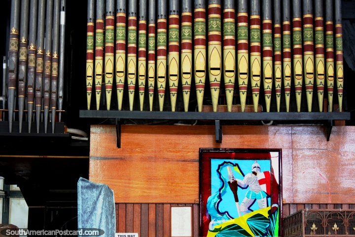 Los tubos de órgano en la Catedral de St. Georges en Georgetown, Guyana. (720x480px). Las 3 Guayanas, Sudamerica.
