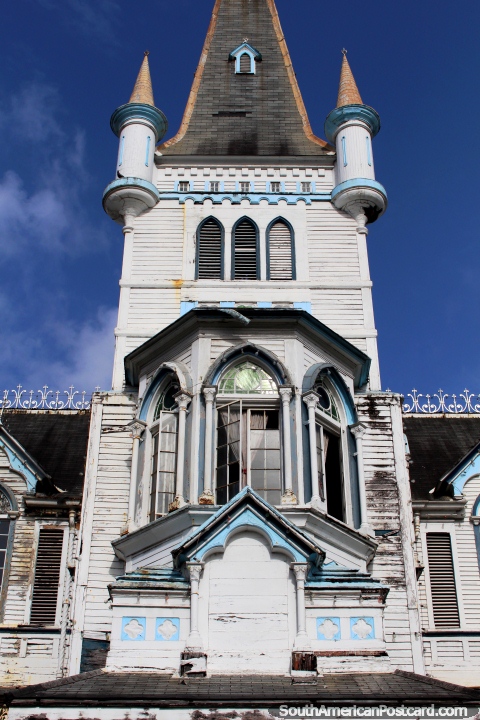 Torre de paço do concelho, uma estrutura de madeira assombrosa do fim dos anos 1800 em Georgetown, Guiana. (480x720px). As 3 Guianas, América do Sul.