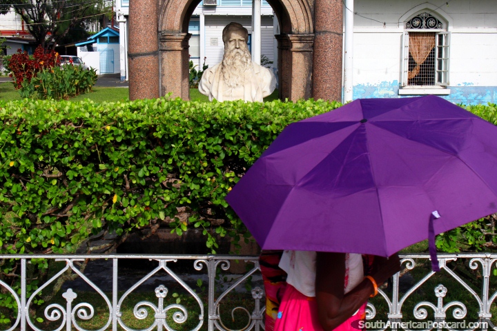 Sugar planter William Russell (1827-1888) bust, woman with a purple umbrella, Georgetown, Guyana. (720x480px). The 3 Guianas, South America.