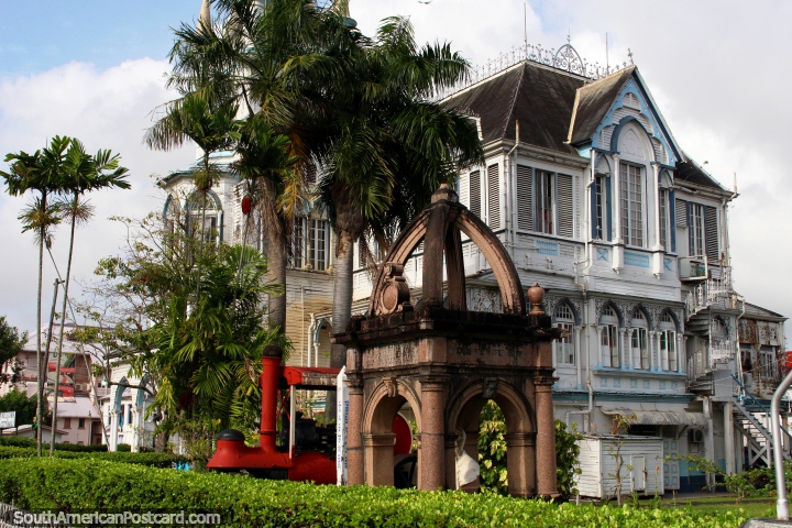 Paço do concelho e o Departamento de Engenheiros, 2 edifïcios semelhantes em Georgetown, Guiana. (720x480px). As 3 Guianas, América do Sul.