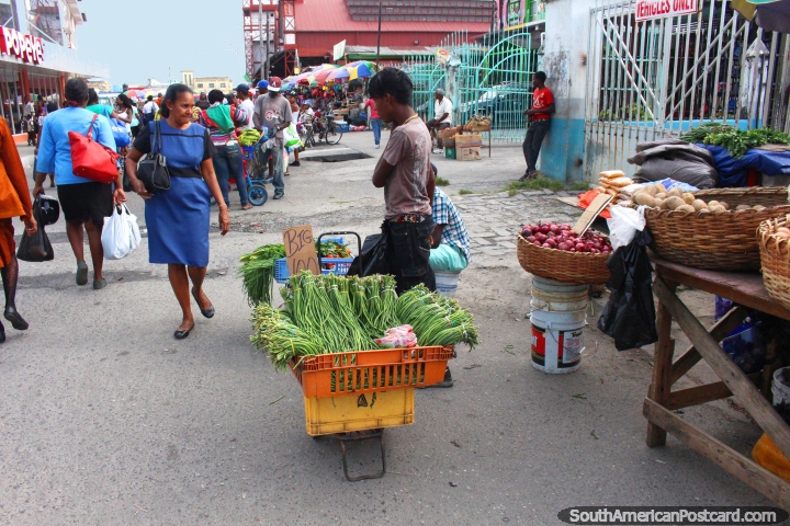 O lugar de vir e comprar a sua comida em Georgetown, a Guiana - Mercado de Stabroek. (720x480px). As 3 Guianas, América do Sul.
