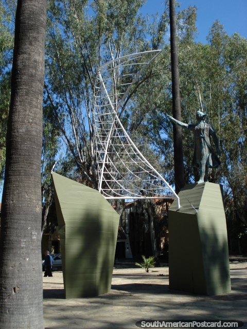 Monumento en Parque San Martin en Salta. (480x640px). Argentina, Sudamerica.