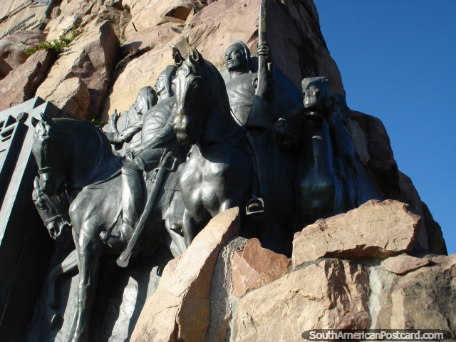 Bronce y roca, el monumento de Guemes en Salta. (640x480px). Argentina, Sudamerica.