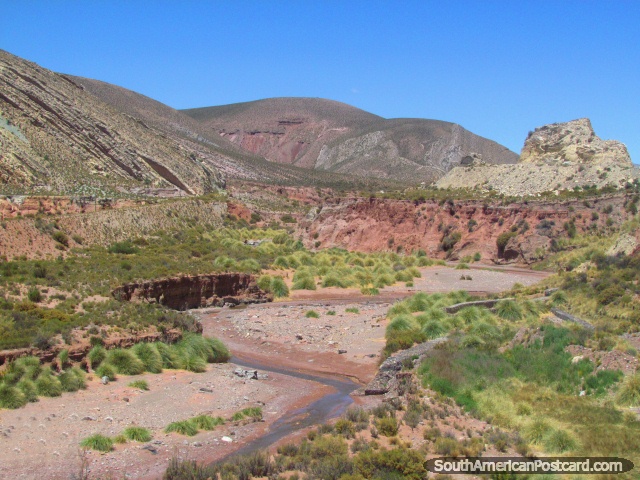 Leito fluvial e formaes de rocha ao norte de Jujuy. (640x480px). Argentina, Amrica do Sul.