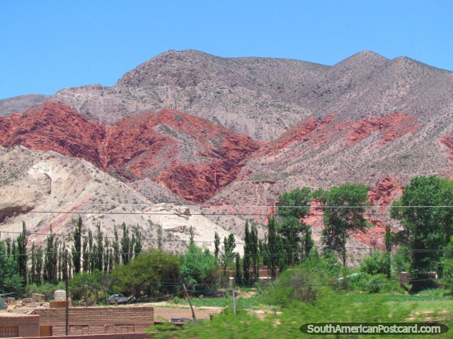 Colinas de piedras rojas al sur de Humahuaca. (640x480px). Argentina, Sudamerica.