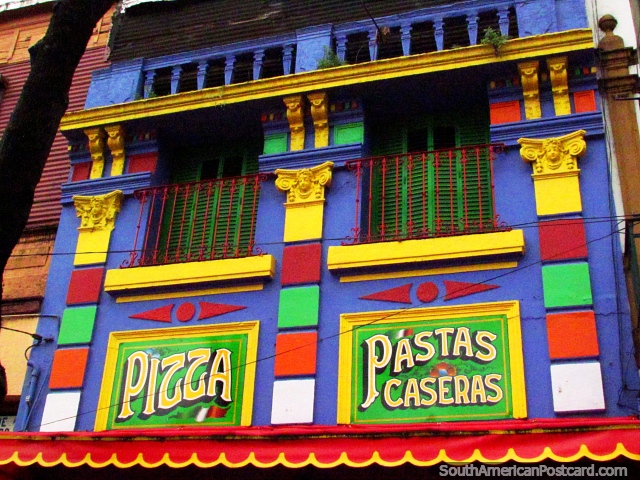 Tienda vistosa que vende pizzas y pastas en La Boca Buenos Aires. (640x480px). Argentina, Sudamerica.