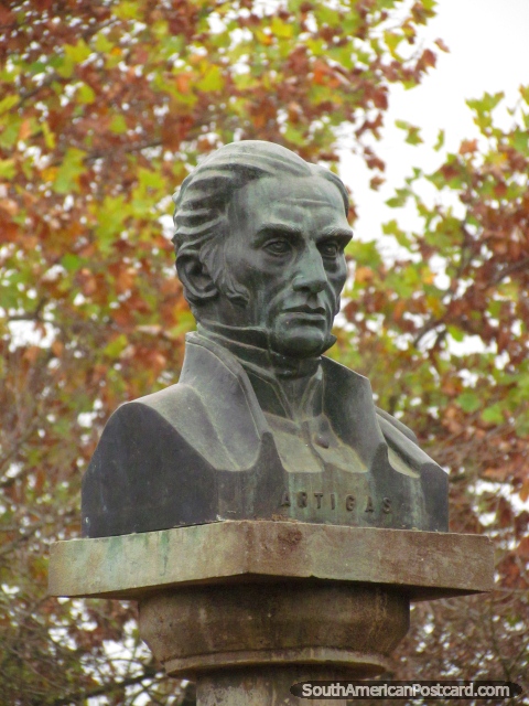 Uruguayan national hero Jose Gervasio Artigas (1764-1850), monument in Colon. (480x640px). Argentina, South America.