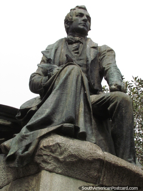 Mariano Moreno (1778-1811) estatua en Buenos Aires, un abogado y político. (480x640px). Argentina, Sudamerica.