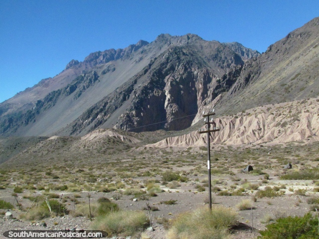 Montañas con texturas diferentes y colores diferentes entre Cristo Redentor y Mendoza. (640x480px). Argentina, Sudamerica.