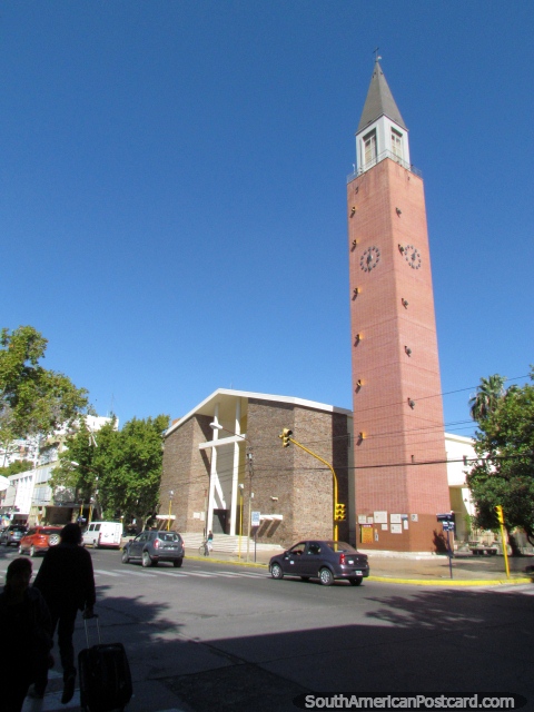 A catedral com torre de relgio em San Juan. (480x640px). Argentina, Amrica do Sul.