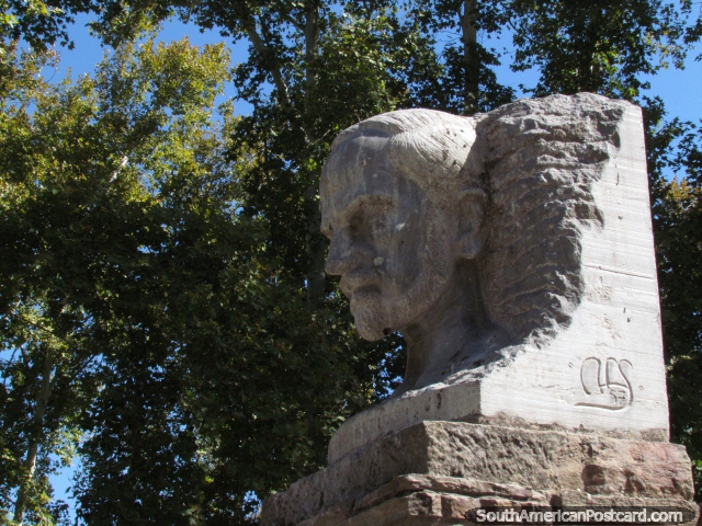 O compositor Arturo Beruti (1862-1938) busto em Parque de Mayo em San Juan. (640x480px). Argentina, Amrica do Sul.