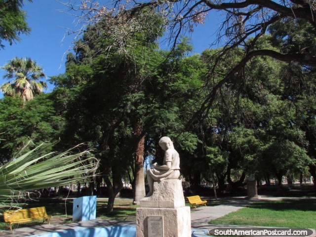 Esttua de La Nina de Sarmiento em Parque de Mayo em San Juan. (640x480px). Argentina, Amrica do Sul.