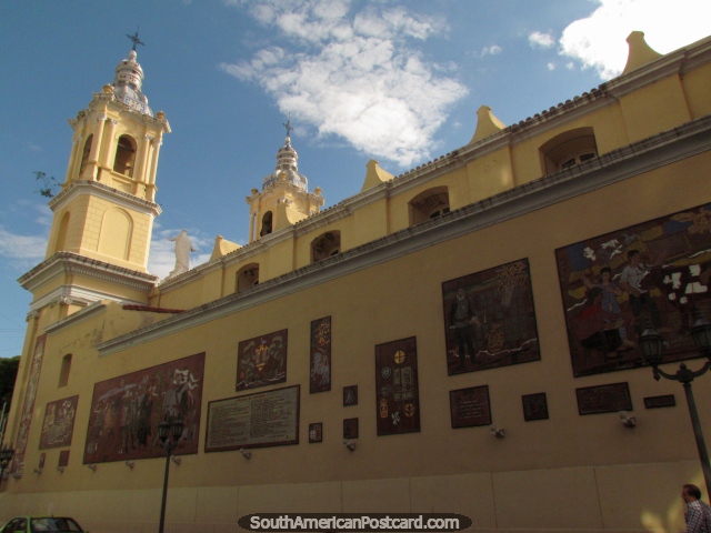 Murals on the side of church Basilica de la Merced in Cordoba. (640x480px). Argentina, South America.