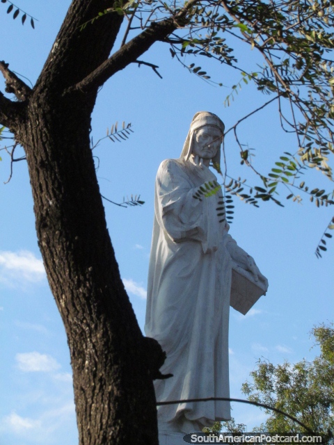 Dante Alighieri (c. 1265-1321) statue at Parque Sarmiento in Cordoba, an Italian poet. (480x640px). Argentina, South America.