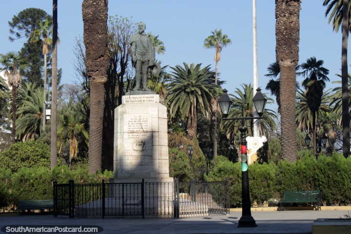 Hernando de Lerma (1541-1592), statue at Plaza Gral. Don Martin Miguel de Guemes in Salta, explorer and founder of the city. (720x480px). Argentina, South America.