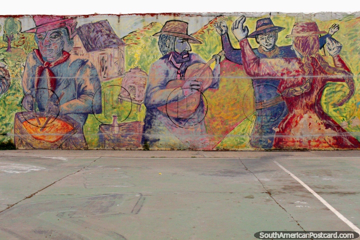 Músicos y bailarines, un viejo colorido mural en Salta. (720x480px). Argentina, Sudamerica.