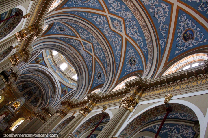 O teto assombroso da igreja de Nuestra Senora da Candelaria da Vina em Salta. (720x480px). Argentina, Amrica do Sul.