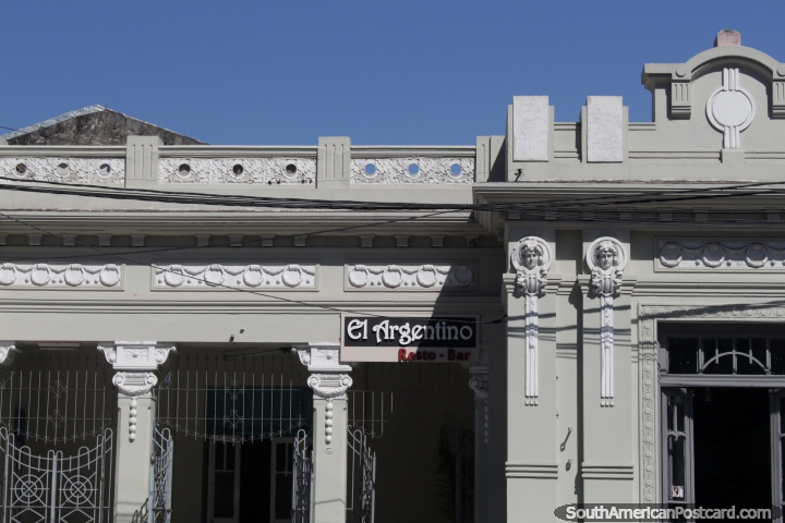 La fachada de El Argentino Resto Bar en Salta. (720x480px). Argentina, Sudamerica.