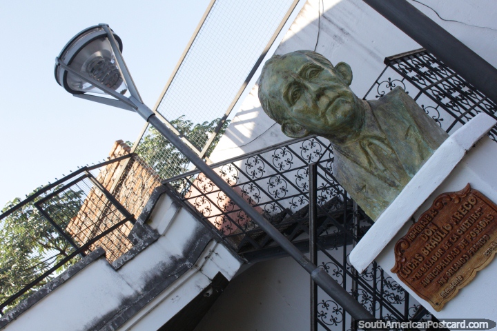 Lucas Braulio Areco (1915-1994), musician , poet and writer, bust in Posadas. (720x480px). Argentina, South America.
