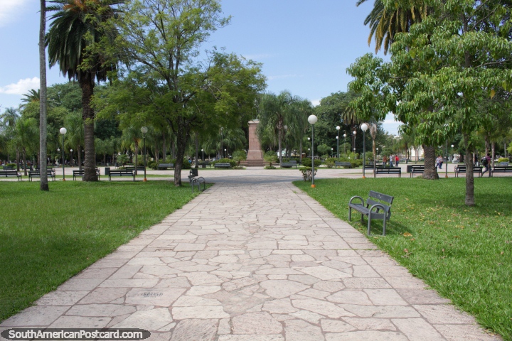 Praça pública 25 de Mayo em Resistencia, mais como um parque do que uma praça pública. (720x480px). Argentina, América do Sul.