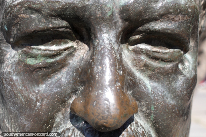 Cabeza de Juan de Dios Mena por Victor Marchese, escultura de bronce en Resistencia. (720x480px). Argentina, Sudamerica.