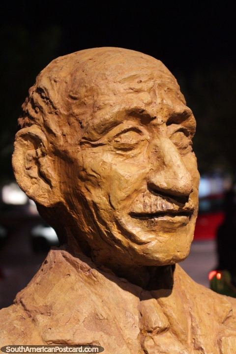 Carlos Primo Lopez Piacentini (1919-1988), journalist and historian, bust in Resistencia. (480x720px). Argentina, South America.