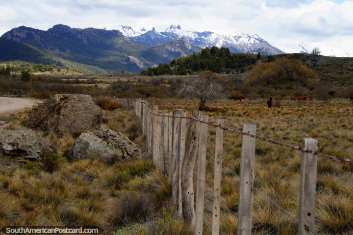 Ruta 65 a Traful, camino sin sellar con hermosos paisajes para ver en el camino. (720x480px). Argentina, Sudamerica.