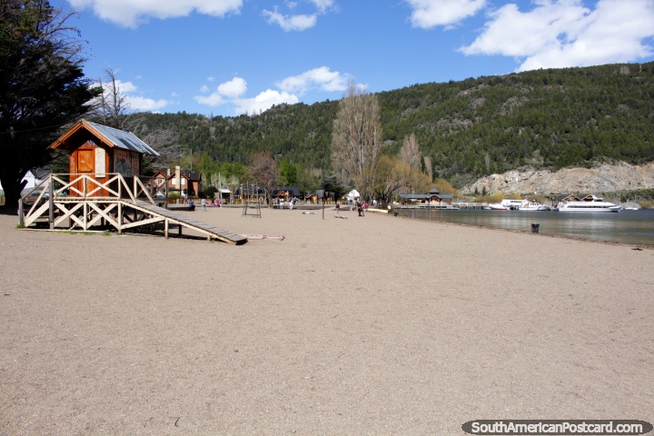 Beach at San Martin de los Andes on the shores of Lake Lacar, north of Bariloche. (720x480px). Argentina, South America.