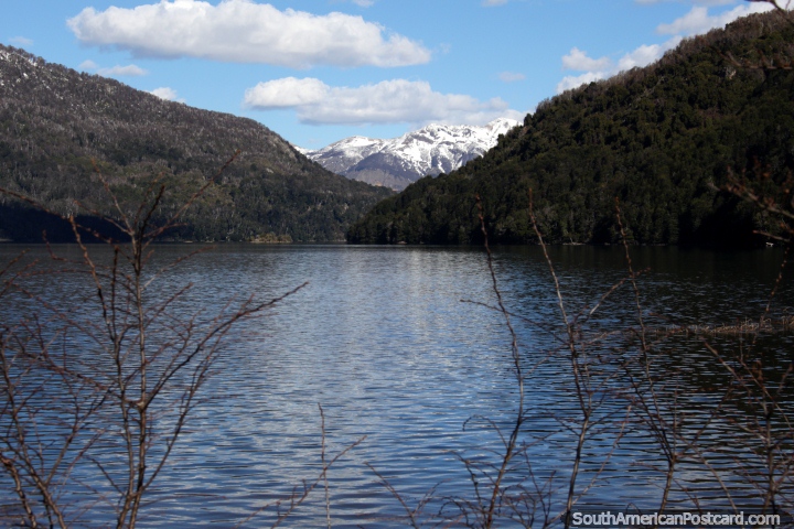 O lago Falkner, outro de 7 lagos famosos entre Villa La Angostura e San Martin dos Andes. (720x480px). Argentina, Amrica do Sul.