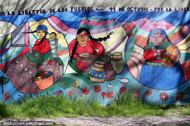 Hermoso mural de mujeres haciendo manualidades en El Bolsn. (720x480px). Argentina, Sudamerica.