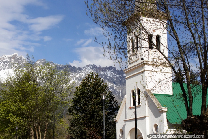 The church in El Bolson, everything in town has a backdrop of snow-capped mountain ranges! (720x480px). Argentina, South America.