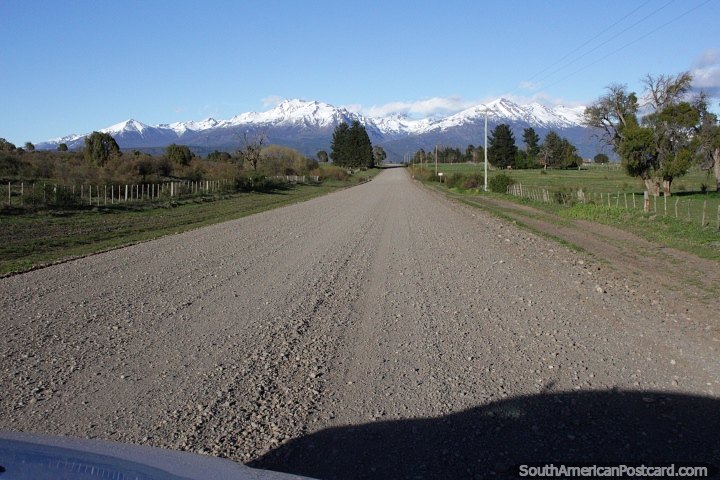 10 minutos fuera de Trevelin en el camino de grava (Ruta 259) a la frontera de Argentina y Chile. (720x480px). Argentina, Sudamerica.