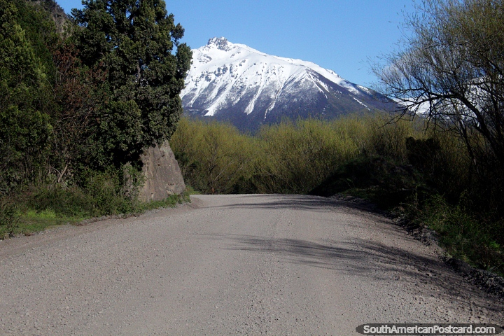 40 minutos en taxi en un camino de grava desde Trevelin a la frontera con Chile en Futaleufú. (720x480px). Argentina, Sudamerica.