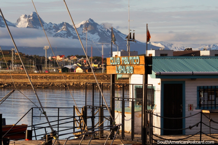 Clube Nautico Ushuaia, a rea de porto bonita no centro de Ushuaia. (720x480px). Argentina, Amrica do Sul.