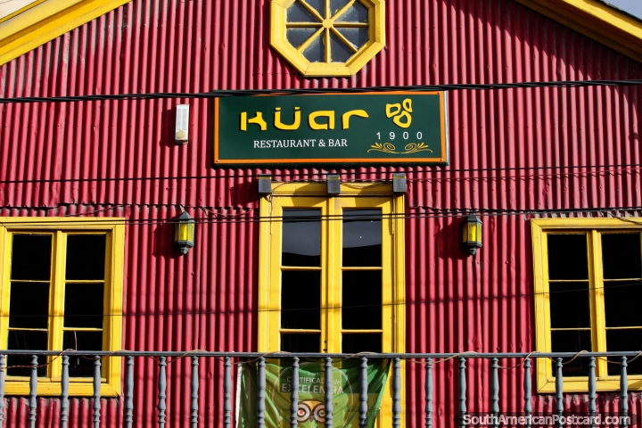Kuar Restaurante y Bar en Ushuaia (1900) para mariscos, cangrejo rey, gambas, salmn, cordero y pizza. (720x480px). Argentina, Sudamerica.