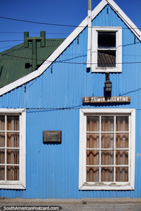 El Primer Argentino, la tienda y casa propiedad de la familia Fique que lleg a Ushuaia en 1884. (480x720px). Argentina, Sudamerica.