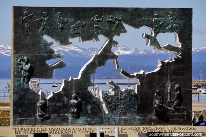 Obra de arte assombrosa e placa ornamental a respeito das pessoas de Ushuaia, uma janela ao mar e montanhas. (720x480px). Argentina, Amrica do Sul.